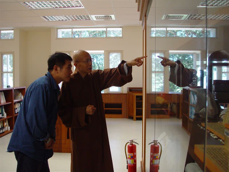 2003年9月6日「無名問無明」前一天，李連杰前往法鼓山拜會聖嚴法師。（圖／法鼓山提供）