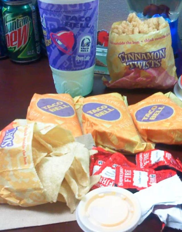 The Reddit Thread That Proves Taco Bell In The '90s Hit Differently