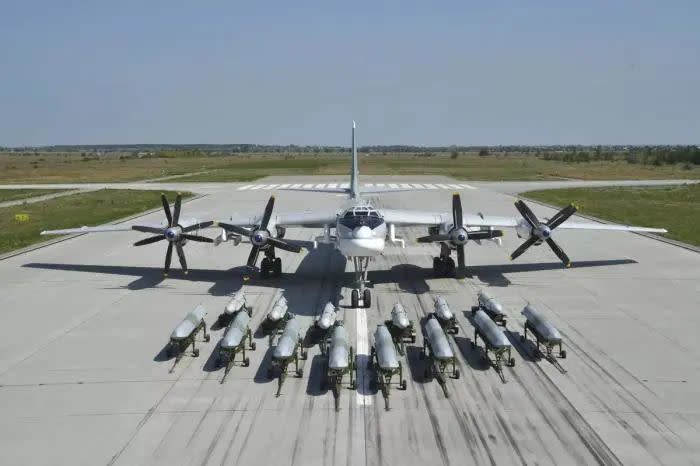 俄軍在空襲中損失的Tu-95 戰略轟炸機是俄軍重要遠程武器，此轟炸機參與了先前俄對烏能源系統的導彈襲擊。   圖:翻攝自環球網