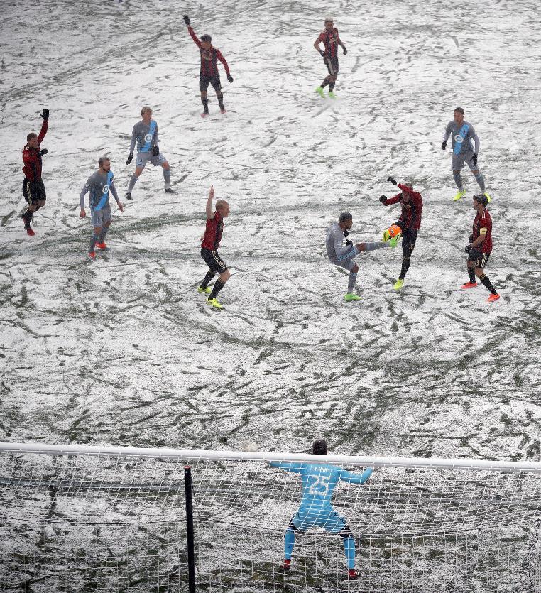 Minnesota United midfielder Johan Venegas (11) and Atlanta United defender Leandro Gonzalez (5) vie for the ball in the first half of an MLS soccer game Sunday, March 12, 2017, in Minneapolis, Minn. (Jeff Wheeler/Star Tribune via AP)