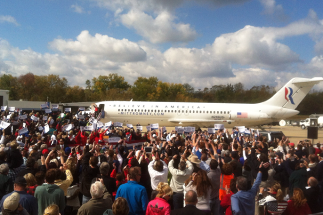 Paul Ryan arrives in Cincinnati for quick rally at airport - <a href="https://twitter.com/Chris_Moody" rel="nofollow noopener" target="_blank" data-ylk="slk:@Chris_Moody;elm:context_link;itc:0;sec:content-canvas" class="link ">@Chris_Moody</a>, via Twitter