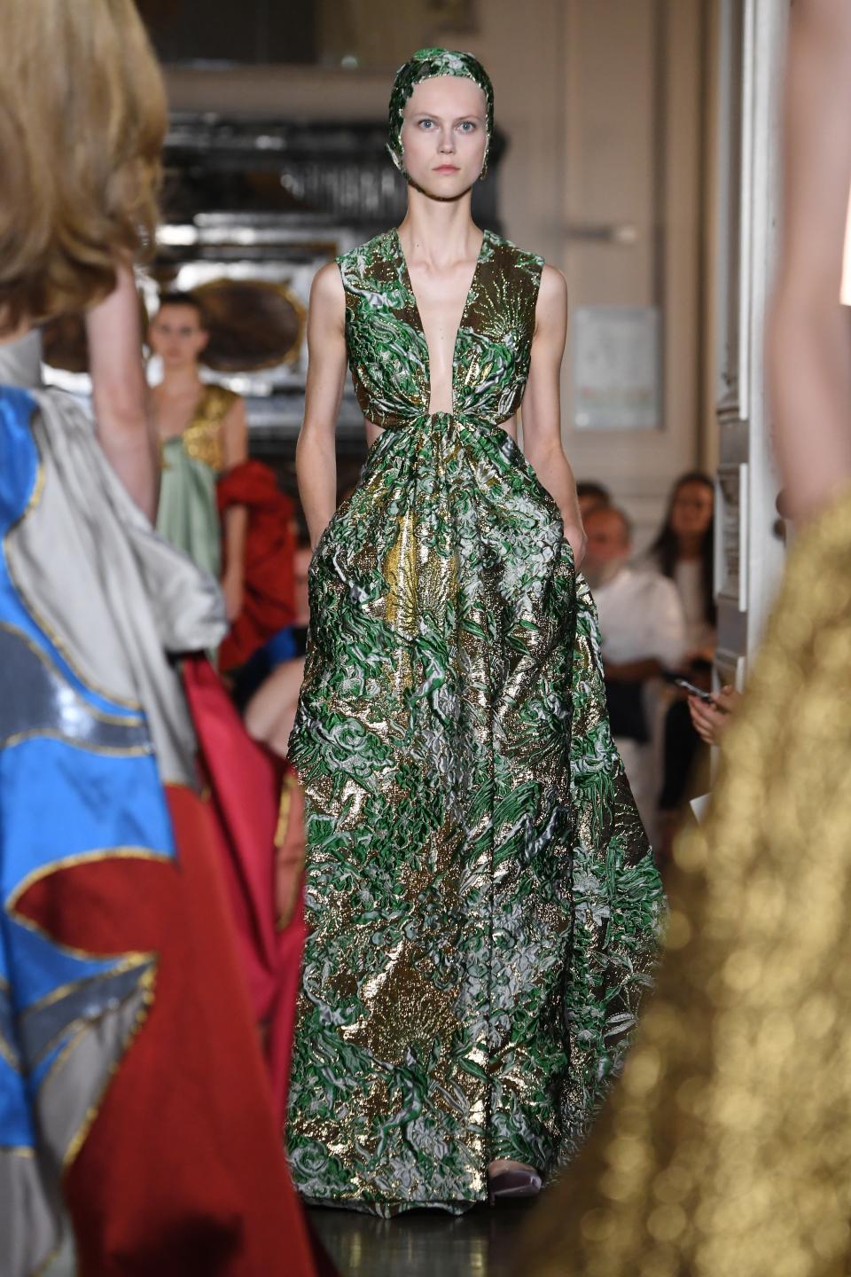 <h1 class="title">Valentino : Runway - Paris Fashion Week - Haute Couture Fall Winter 2018/2019</h1><cite class="credit">Pascal Le Segretain/Getty Images</cite>