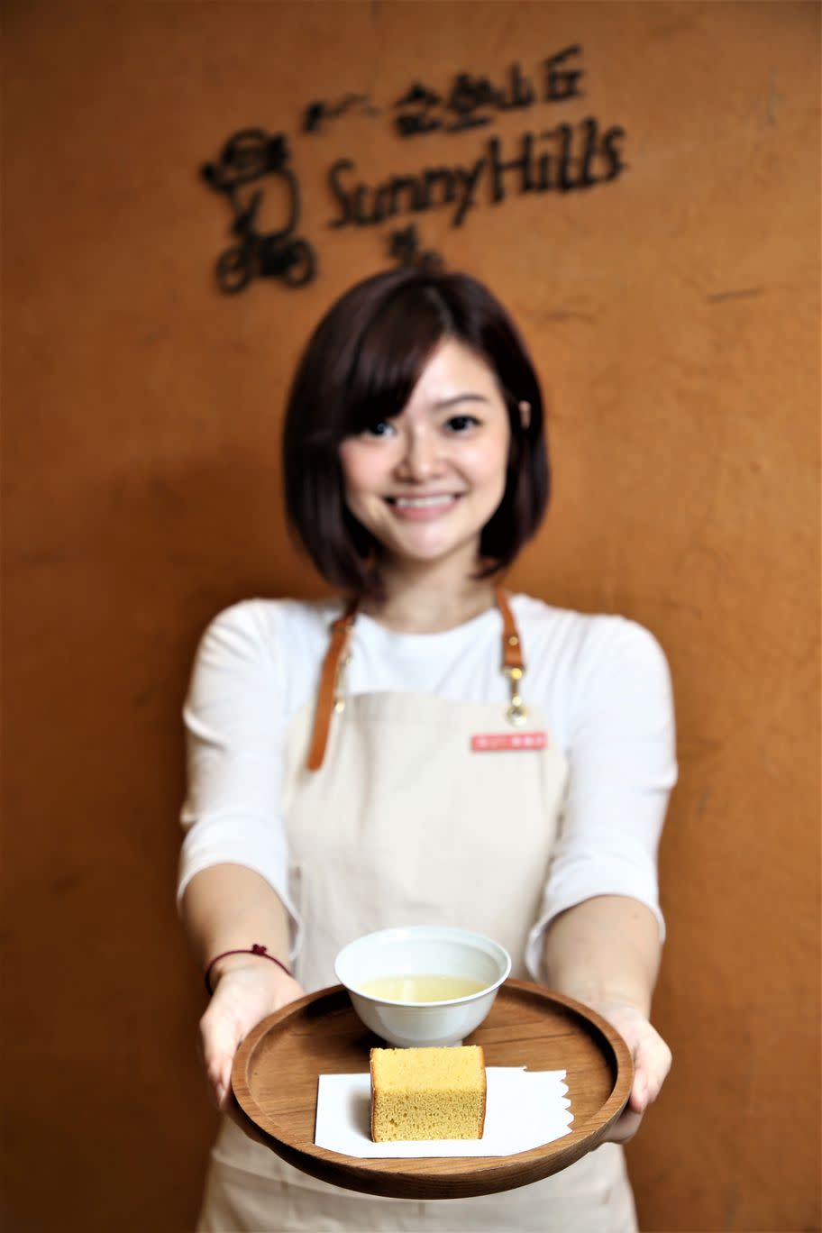 圖說：「奉茶」是微熱山丘獨特的企業文化與精神。而台北百貨店奉上的是蛋糕，而非鳳梨酥。