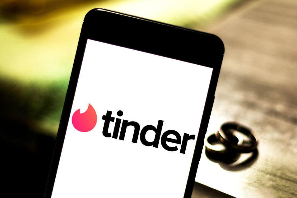 Tinder sfida Google Play (Photo Illustration by Rafael Henrique/SOPA Images/LightRocket via Getty Images)