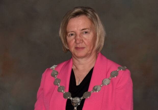 Mayor Carol Leclerc says she has asked her council to consider inviting an ombudsperson to investigate its conduct, following the resignation of Coun. Jessica McCallum-Miller, who says she felt unsupported by her colleagues. (City of Terrace - image credit)