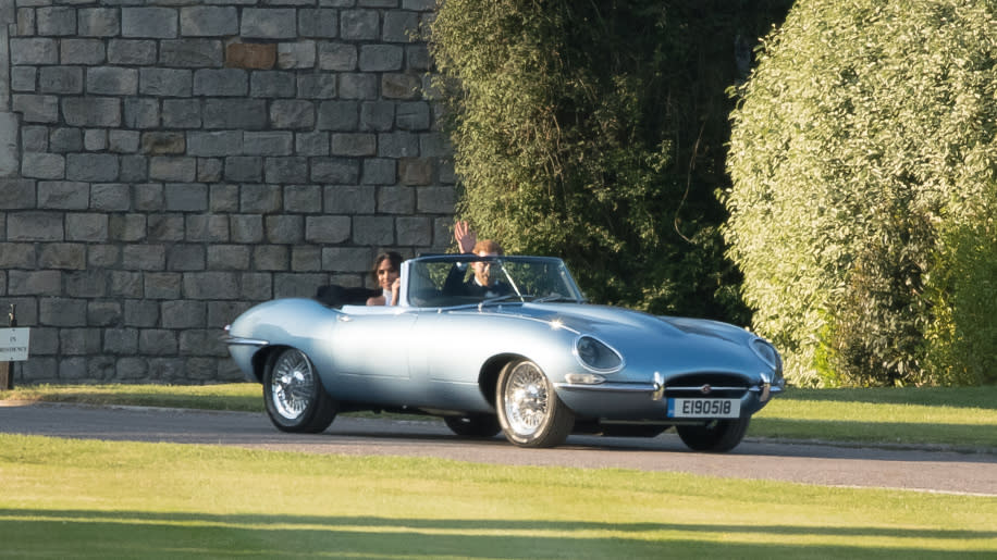 英國皇室世紀婚禮不僅有許多政商名流出席，現場也可見到許多好車，像是史上最美電動車- Jaguar E-Type Zero便現身會場中