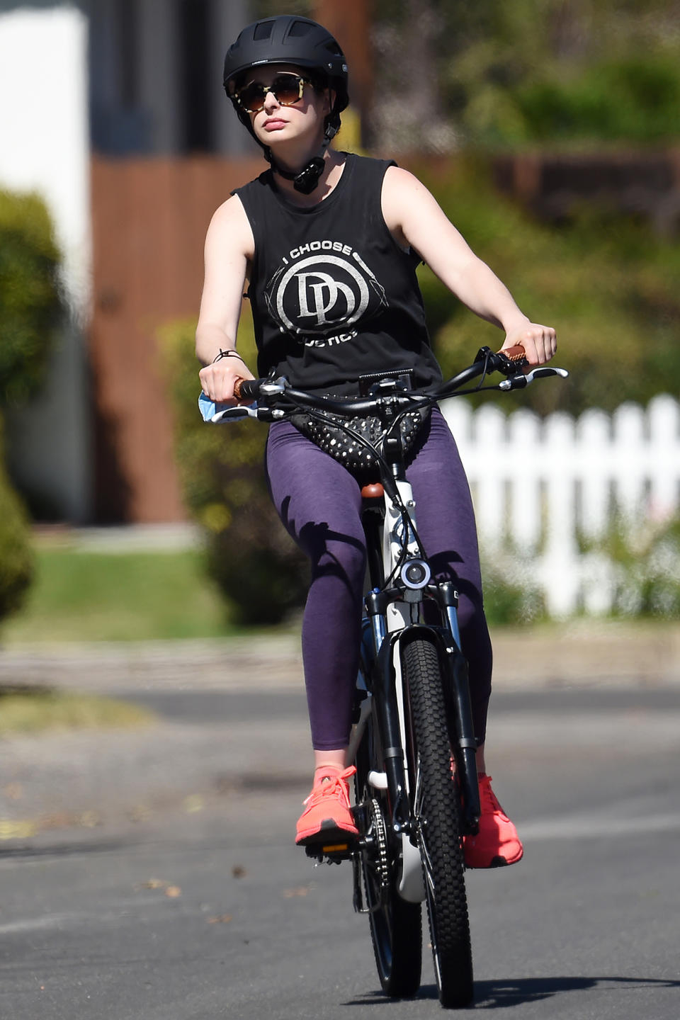 <p>Krysten Ritter was seen riding her electric bicycle around Los Angeles to visit her friends.</p>