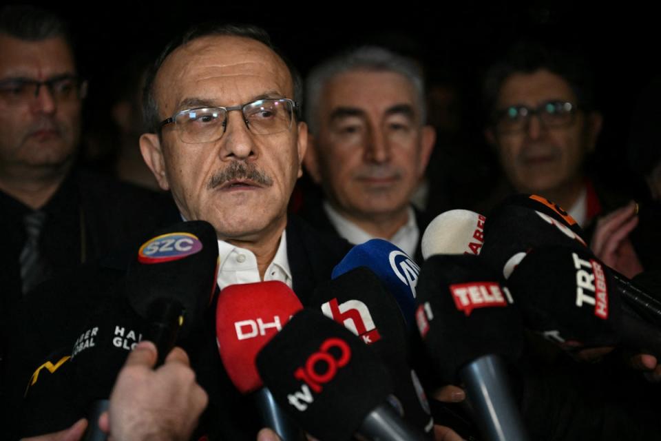 Governor of Kocaeli district Seddar Yavuz speaks to the media (AFP via Getty Images)