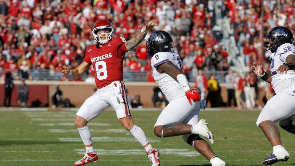 Gabriel Passes For 400 Yards As No 13 Oklahoma Beats Tcu 69 45 To Help Big 12 Title Hopes 8429