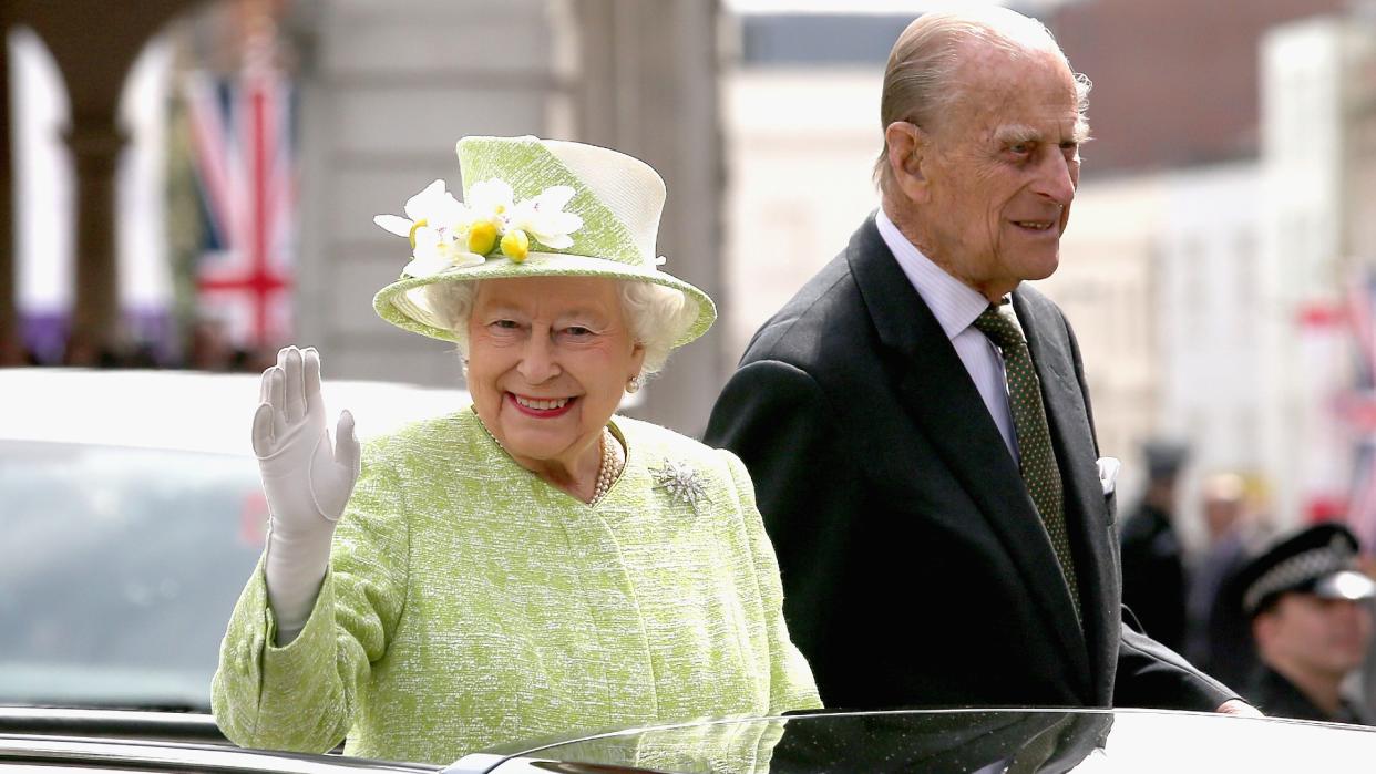  Queen Elizabeth II and Prince Philip, Duke of Edinburgh wave from the top of an open Range Rover on the monarch's 90th Birthday on April 21, 2016 in Windsor, England. Today is Queen Elizabeth II's 90th Birthday. 