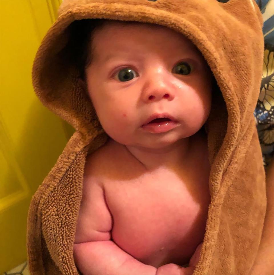 "Tub time is the right time," Dad wrote of a <a href="https://www.instagram.com/p/Bu4zFMBlCJn/" rel="nofollow noopener" target="_blank" data-ylk="slk:squeaky clean snapshot;elm:context_link;itc:0;sec:content-canvas" class="link ">squeaky clean snapshot</a>.