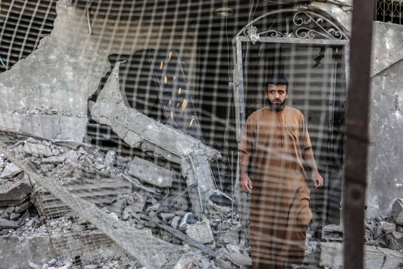 A Palestinian man inspects a house that was destroyed after an Israeli aircraft bombed a home for the Al-Bakhabsa family, resulting in the death of 3 people and several wounded, in the city of Rafah, southern of the Gaza Strip. Abed Rahim Khatib/dpa