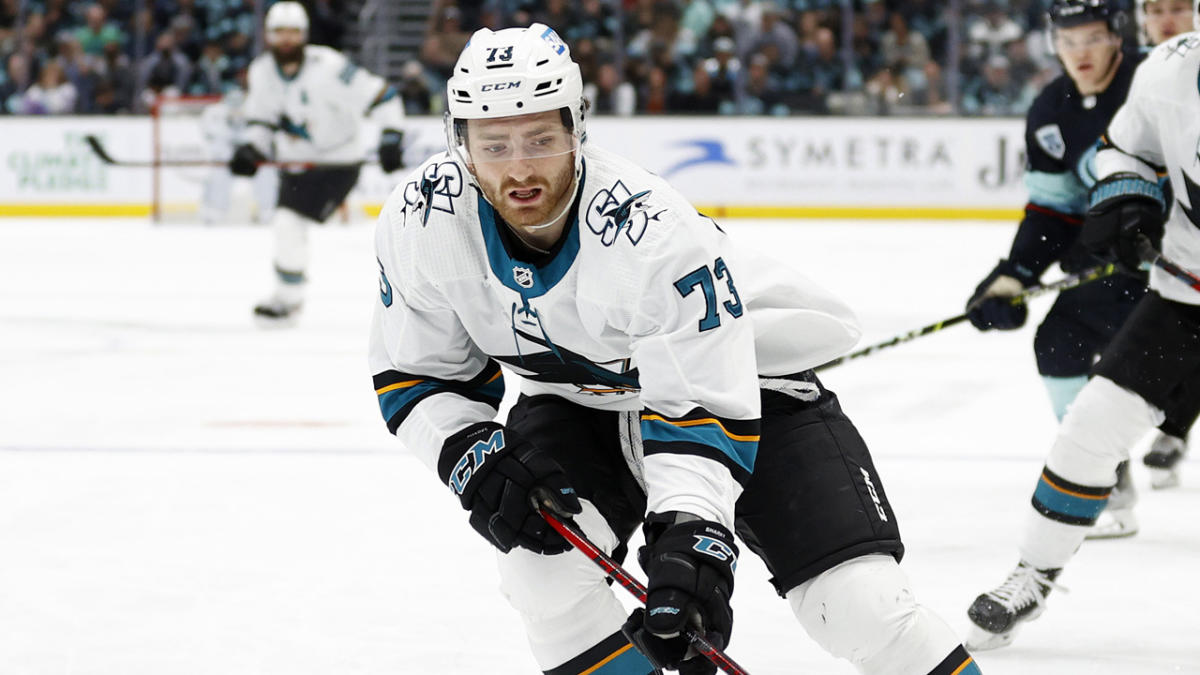 How Sharks' Noah Gregor signing impacts 2022-23 salary cap projections
