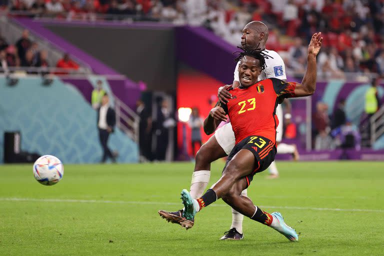 Michy Batshuayi, el elegido para reemplazar al lesionado Romelu Lukaku, marca el primer gol de Bélgica en el Mundial Qatar 2022.
