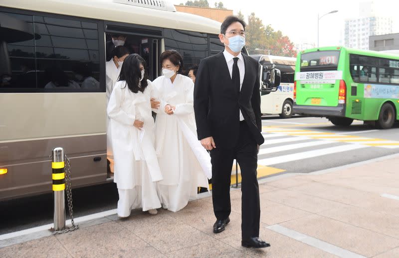 Samsung Group heir Jay Y. Lee arrives for the funeral send-off held for late Samsung chairman Lee Kun-hee, at a hospital in Seoul