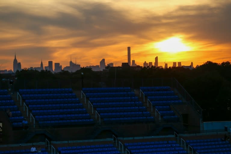 The United States Tennis Association (USTA) will give Armstrong stadium its last rites on Thursday when fans will be allowed to play on the court before it's shuttered for good