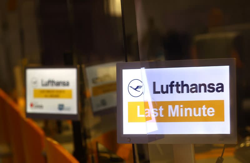 Lufthansa pilots on strike at Frankfurt airport