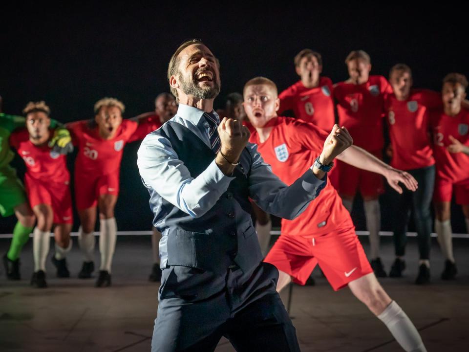 Joseph Fiennes as England’s revolutionary manager Gareth Southgate, and the ‘Dear England’ cast, at the National Theatre (Marc Brenner)