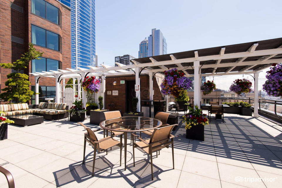 A <a href="https://www.tripadvisor.com/Hotel_Review-g60878-d100507-Reviews-Inn_at_the_Market-Seattle_Washington.html" target="_blank">stone's throw from Pike Place Market and the original Starbucks</a>, the inn provides travelers with the best Seattle has to offer. Visitors will get prime views of the waterfront and Olympic Mountains while staying in recently renovated rooms that offer Pacific Northwest comfort and style.&nbsp;<br /><br />Inn At The Market is an average annual price of $367 per night. The <a href="https://www.tripadvisor.com/Hotel_Review-g60878-d100507-Reviews-Inn_at_the_Market-Seattle_Washington.html" target="_blank">most affordable month to visit is December</a>, at $290 per night.