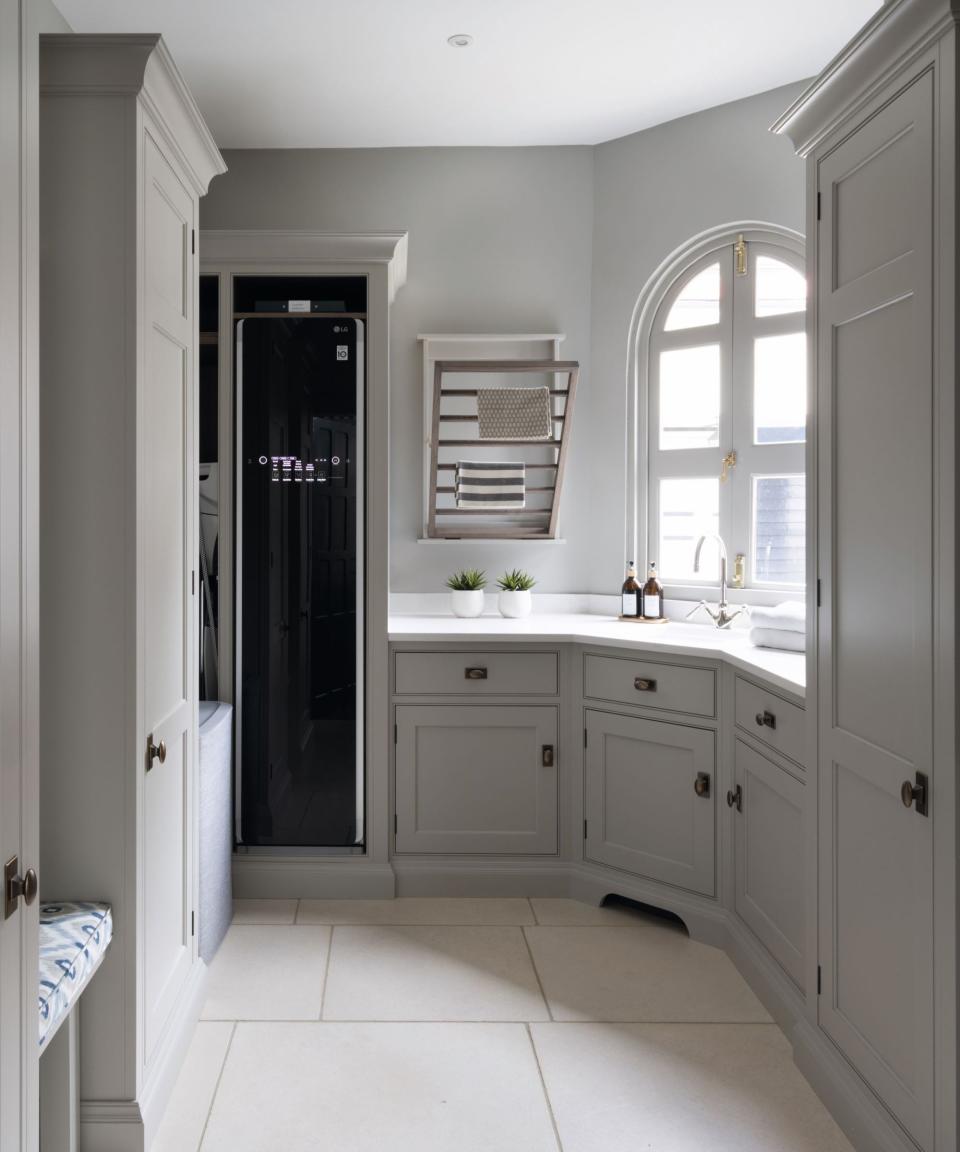 Laundry room in gray