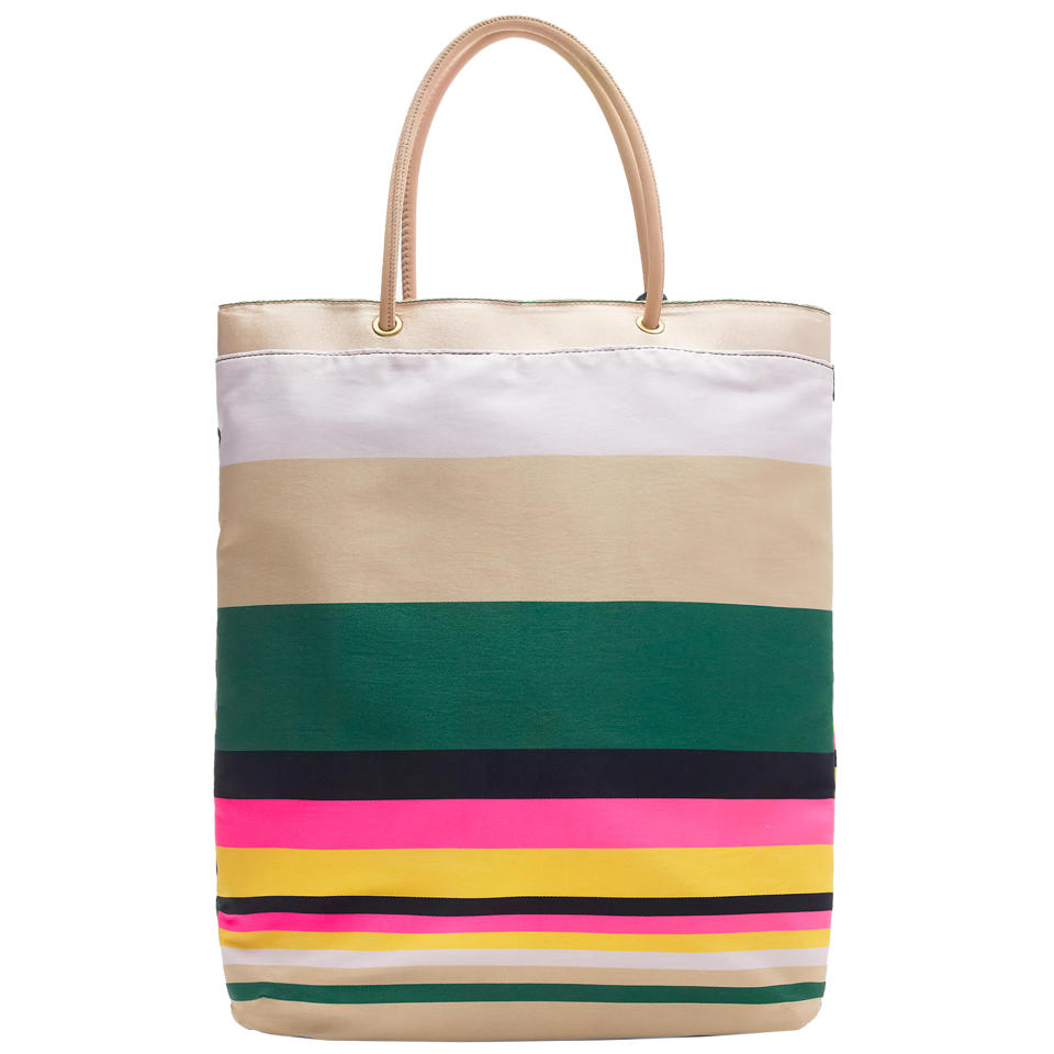 A COLORFUL TOTE FOR READING ON THE GO