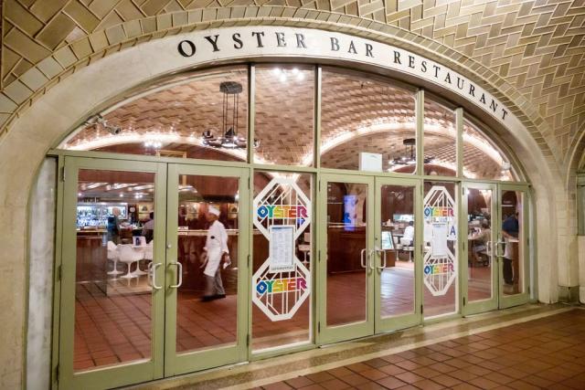 New York diner finds pearl in oyster