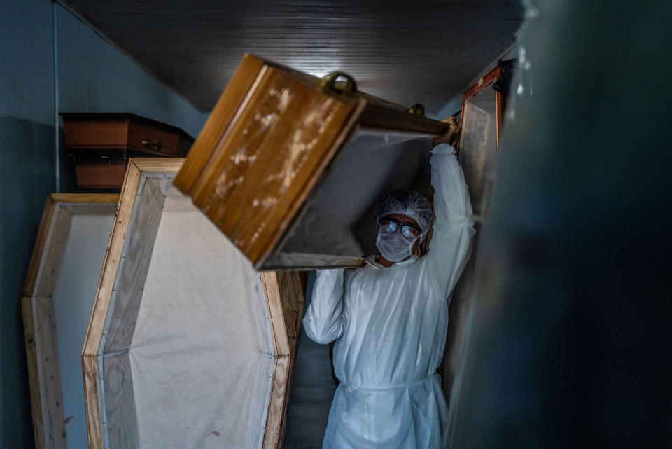 Photojournalist, Veronique de Viguerie, photographed funeral workers during the pandemic in Manaus, Brazil. (Veronique De Viguerie / Getty Images)