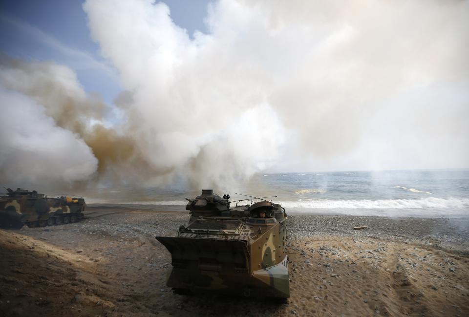 An amphibious assault vehicle of the South Korean Marine Corps arrives on shore during a U.S.-South Korea joint landing operation drill in Pohang March 31, 2014. (REUTERS/Kim Hong-Ji)