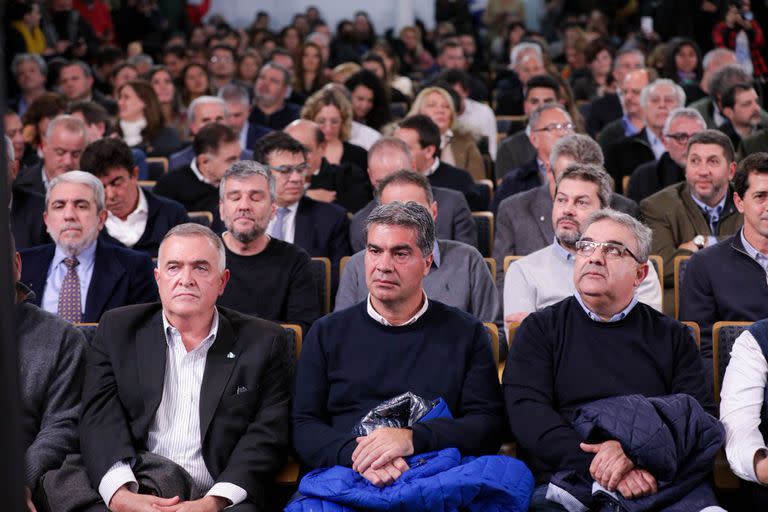 Caras largas de los gobernadores en el acto de la CGT del viernes