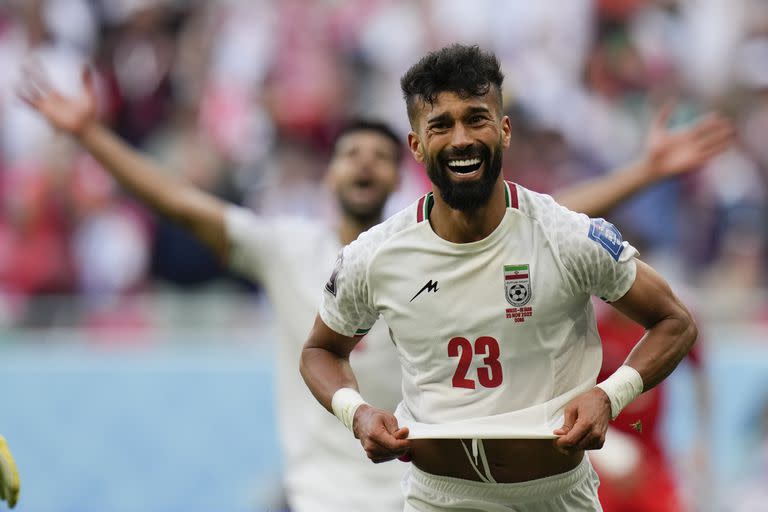 Irán se repuso de la goleada sufrida ante Inglaterra y le ganó a Gales 2 a 0, por lo que se perfiló en el grupo