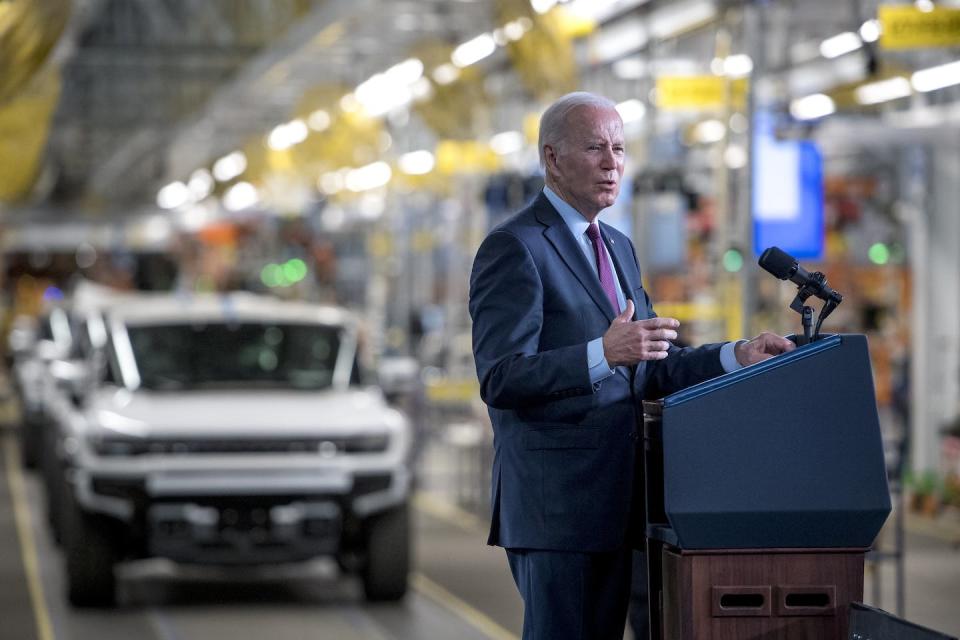President Joe Biden spoke at a GM electric vehicle factory in November 2021. The social cost of carbon can signal to automakers that stricter auto emissions rules are likely. <a href="https://www.gettyimages.com/detail/news-photo/president-joe-biden-speaks-at-the-general-motors-factory-news-photo/1236628917?adppopup=true" rel="nofollow noopener" target="_blank" data-ylk="slk:Nic Antaya/Getty Images;elm:context_link;itc:0;sec:content-canvas" class="link ">Nic Antaya/Getty Images</a>