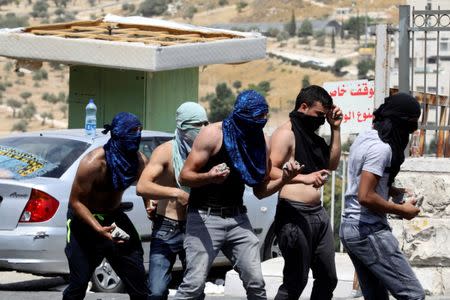 Palestinians clash with Israeli security forces outside Jerusalem's Old city July 21, 2017. REUTERS/Ammar Awad