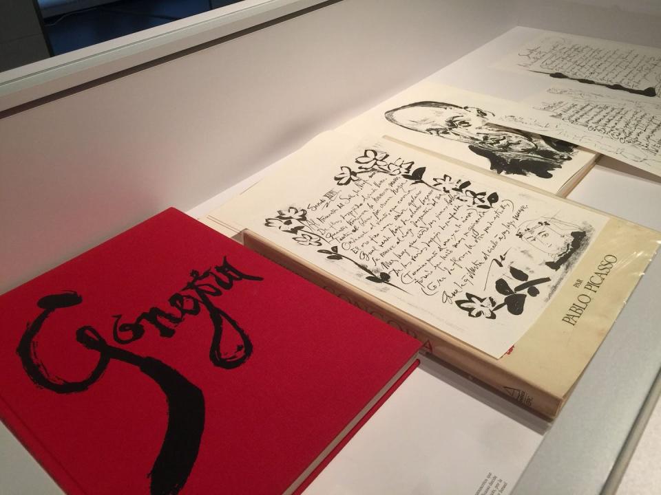 Imagen de objetos y poemas de Picasso recopilados para la exposición ‘Picasso escritor’ organizada por el Instituto Cervantes de Tokio. <a href="https://www.facebook.com/institutocervantestokio/photos/3348611948491609" rel="nofollow noopener" target="_blank" data-ylk="slk:Facebook/Instituto Cervantes de Tokio;elm:context_link;itc:0;sec:content-canvas" class="link ">Facebook/Instituto Cervantes de Tokio</a>