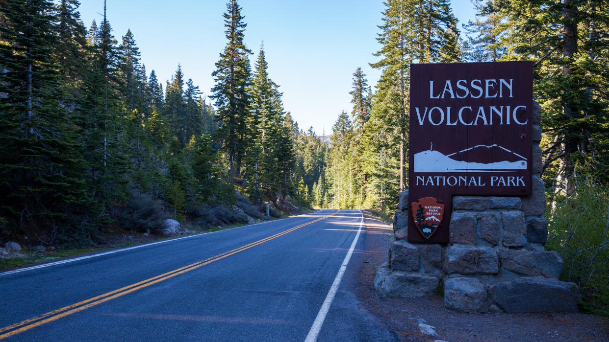  Lassen Volcanic National Park entrance. 