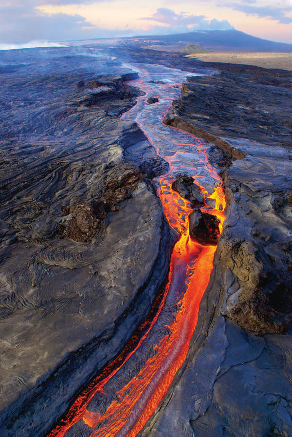 Lava flows from Pu'u O'o Crater on Kilauea. Kilauea acts as a pressure-relief valve for Mauna Loa, and vice versa, according to a model suggesting the volcanoes connect deep underground.