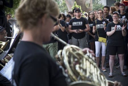 Union orchestra musicians of New York's Metropolitan Opera perform as they attend a rally with chorus members and others near Lincoln Center in New York City, August 1, 2014. REUTERS/Mike Segar