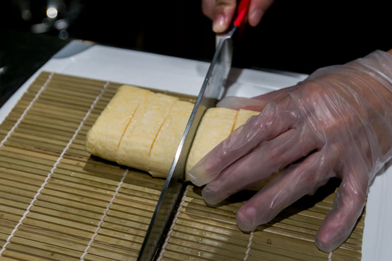 Koki Tamagoyaki - Slicing Tamagoyaki