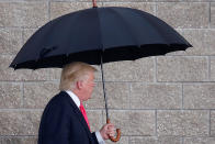 <p>Republican presidential nominee Donald Trump arrives in the rain for a campaign rally in Tampa, Aug. 24, 2016. (Photo: Carlo Allegri/Reuters) </p>