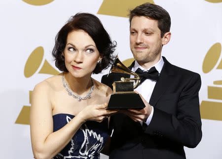 Hilary Hahn and Cory Smythe pose with their award for best chamber music/small ensemble performance for "In 27 Pieces - The Hilary Hahn Encores" backstage at the 57th annual Grammy Awards in Los Angeles, California February 8, 2015. REUTERS/Mike Blake