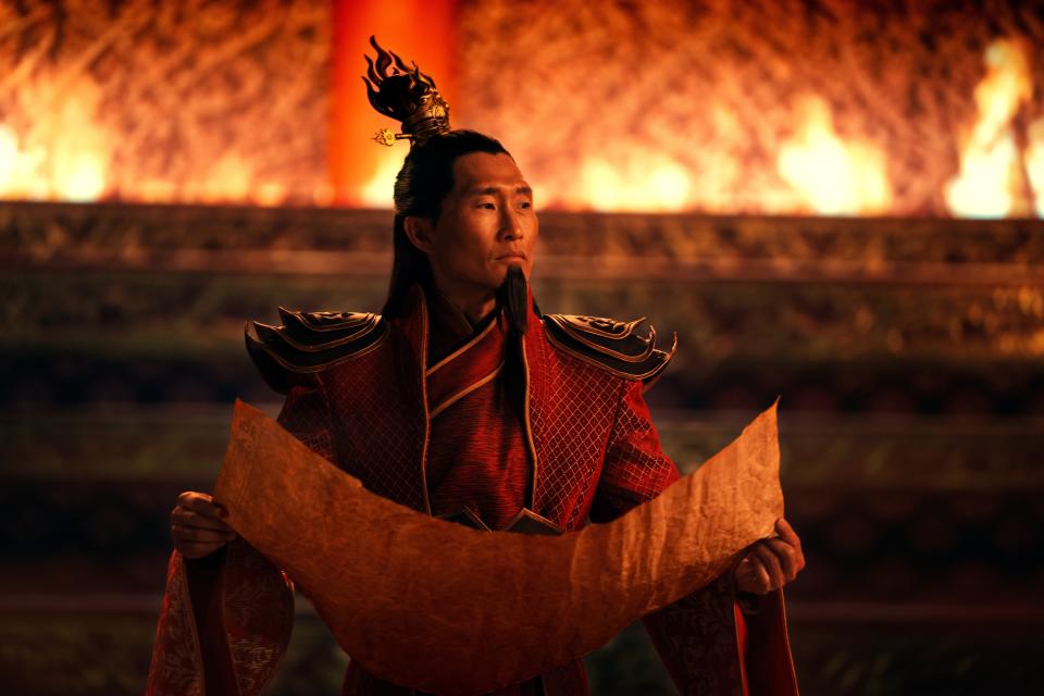 《降世神通：最後的氣宗》韓裔演員金大賢飾演烈火王傲賽。（Netflix提供）