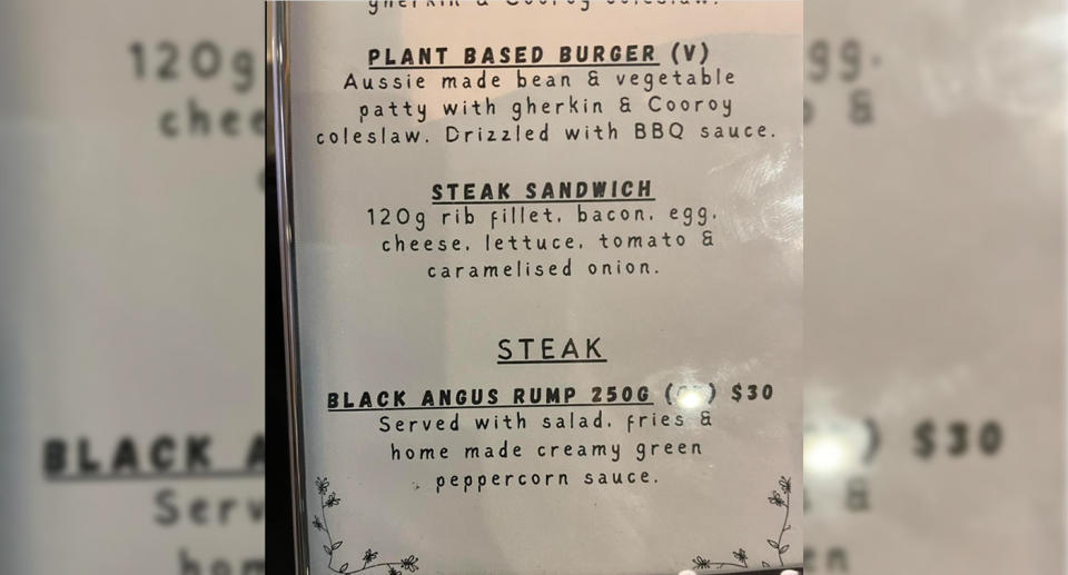 The meal in question says, 'served with salad, fries and home made creamy green peppercorn sauce' on the menu, with the diner disputed the additional $4 charge. 