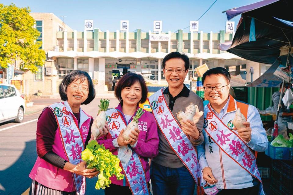 蘇系在新北實力強大，有蘇巧慧（左1）、張宏陸（右2）、吳秉叡（右1）3席立委，不過派系內部定調不主動爭取年底市長提名。（翻攝蘇巧慧臉書）