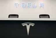 <p>Tesla kann aktuell vermutlich mit seinem CEO Elon Musk punkten. Das amerikanische Unternehmen konzentriert sich vor allem auf alternative Energien, liebäugelt jedoch auch mit Ausflügen ins Weltall, wie die Musk-Aktion bewies, bei der der CEO ein Tesla-Auto ins All schießen ließ. Trotz des Potentials, welches in alternativen Energien steckt, bewerten die befragten Manager die möglichen Innovationen nur mit einem sechsten Platz – 2017 war es noch der dritte. (Foto: AFP) </p>