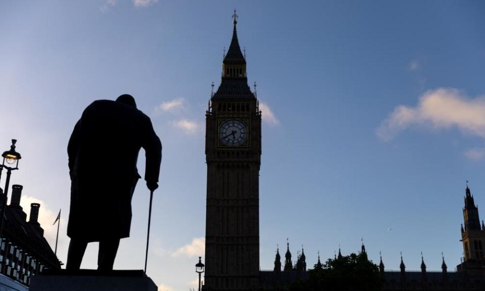 The sun rises over the Houses of Parliament.