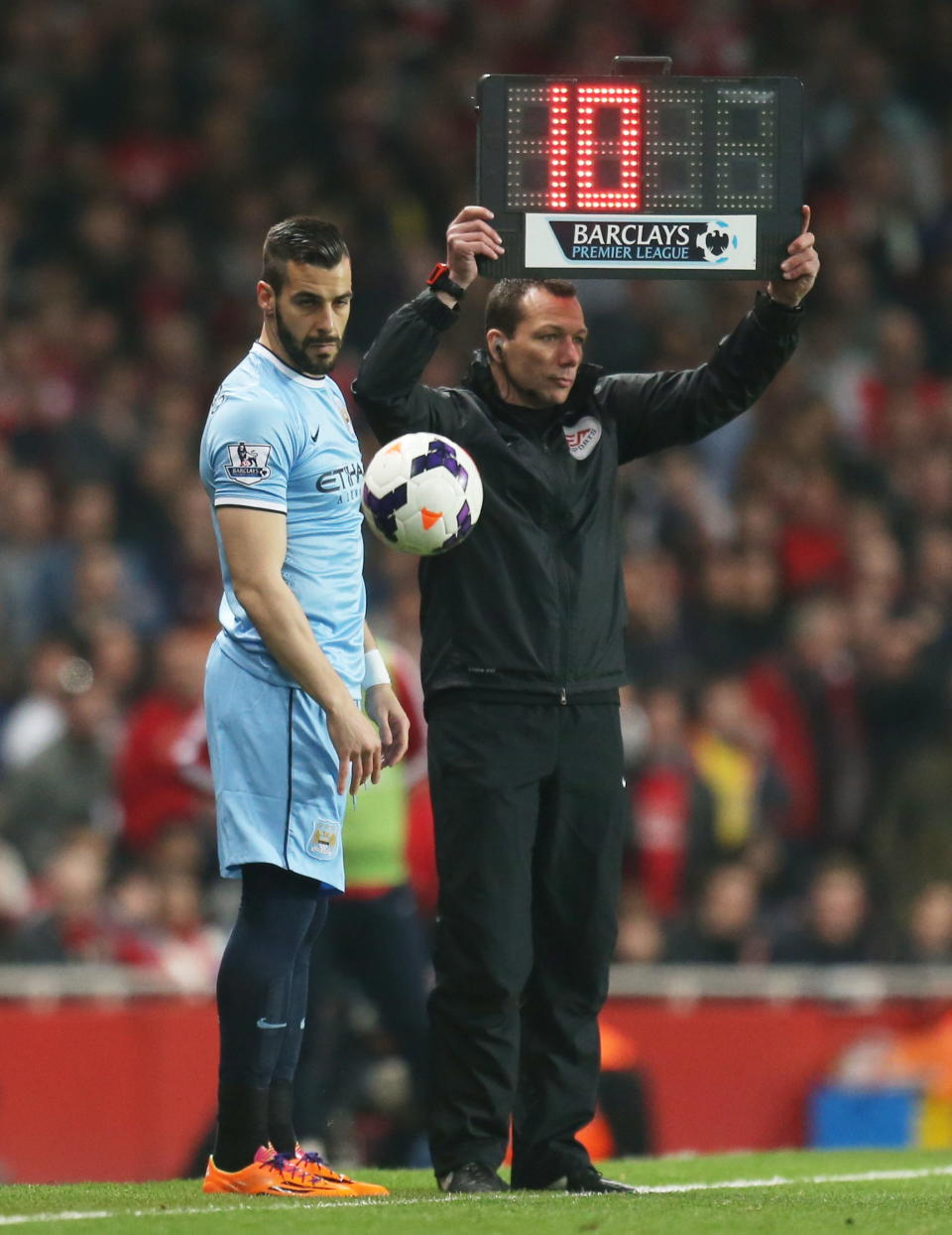 La decisión provisional que permitió a los equipos realizar cinco sustituciones por partido en vez de tres podría quedarse permanentemente. (Foto: Reuters)