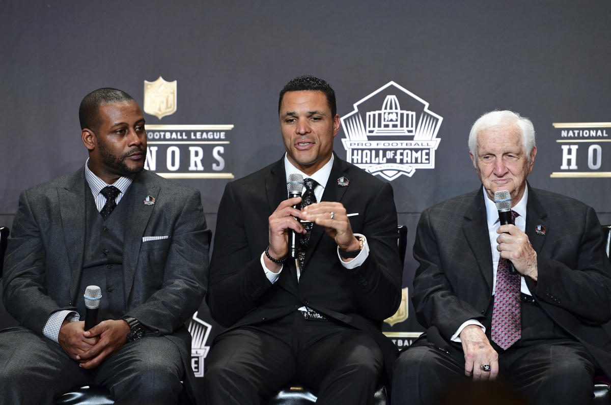 Tony Gonzalez wants a ring (and a network job)