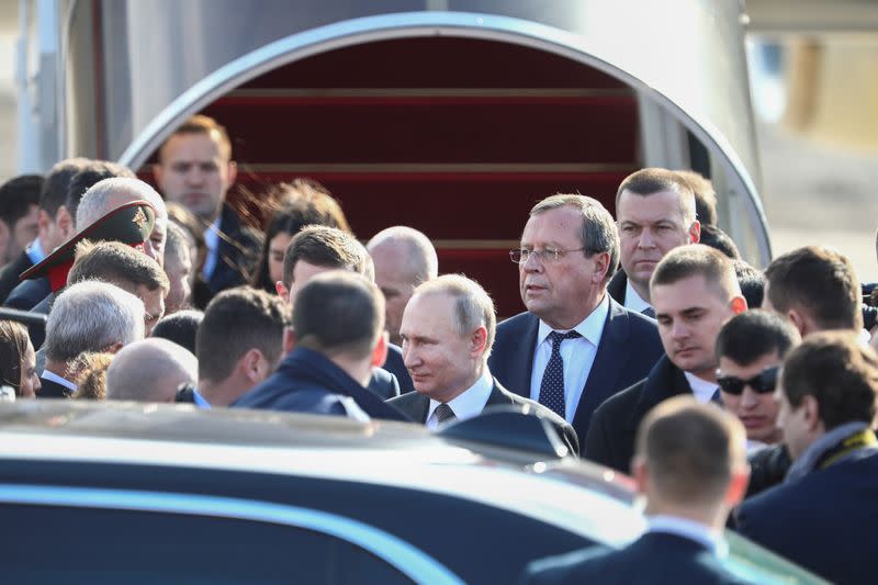 El presidente ruso Vladimir Putin llega al aeropuerto internacional Ben Gurion para asistir al Foro Mundial del Holocausto en el centro conmemorativo de Yad Vashem, cerca de Tel Aviv, Israel