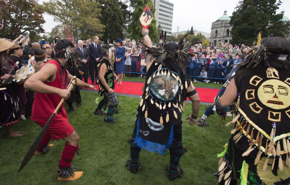 The Duke and Duchess of Cambridge watch First Nations traditional dancers at the Legislative Assembly in Victoria, B.C., Saturday, Sept 24, 2016. Photo: THE CANADIAN PRESS/Jonathan Hayward