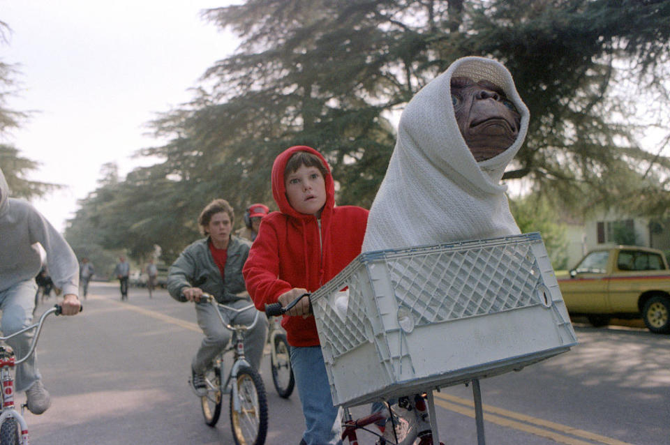 ET in a crate on a kid's bike