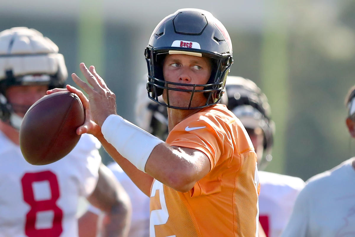 Tom Brady plays one drive in the Buccaneers' preseason opener